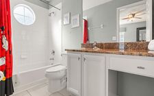 En-suite to king master suite #2