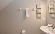 Powder room/Half-bath