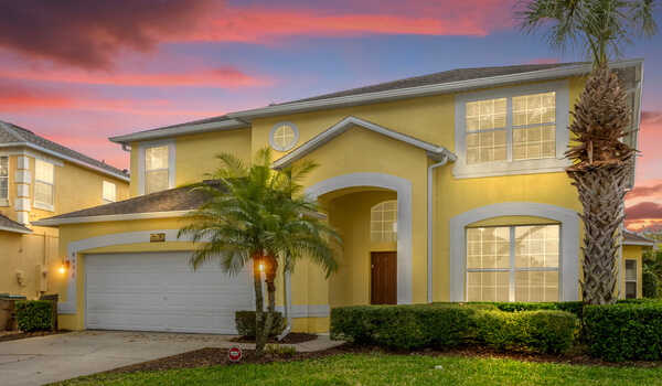 Experience the true Florida vacation in this lovely villa, only 5 minutes from Disney World