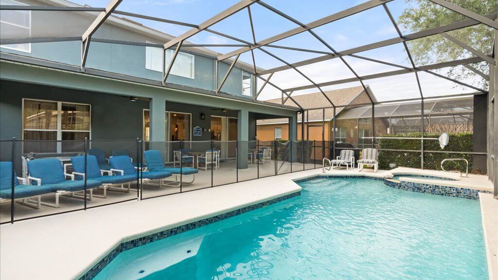 South-facing pool/spa means you get the best of the sun!