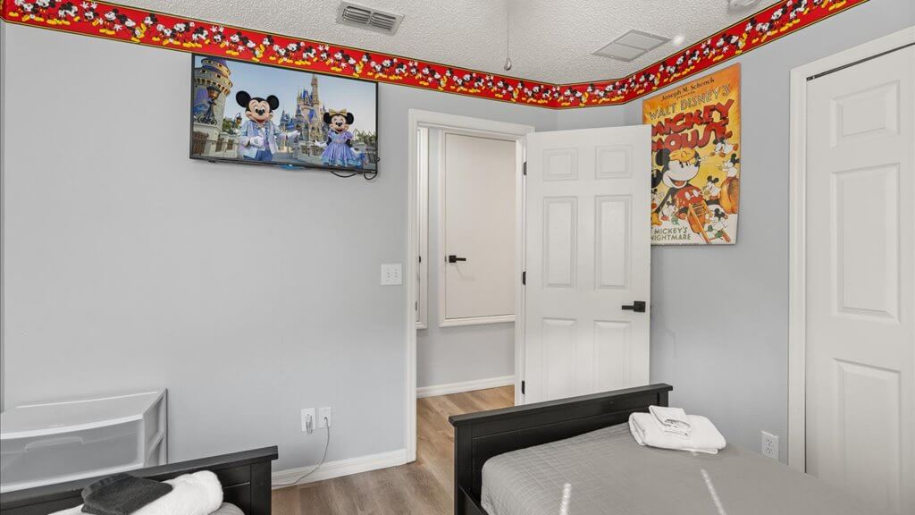 Kids bedroom #1, offers a flat-screen SMART TV
