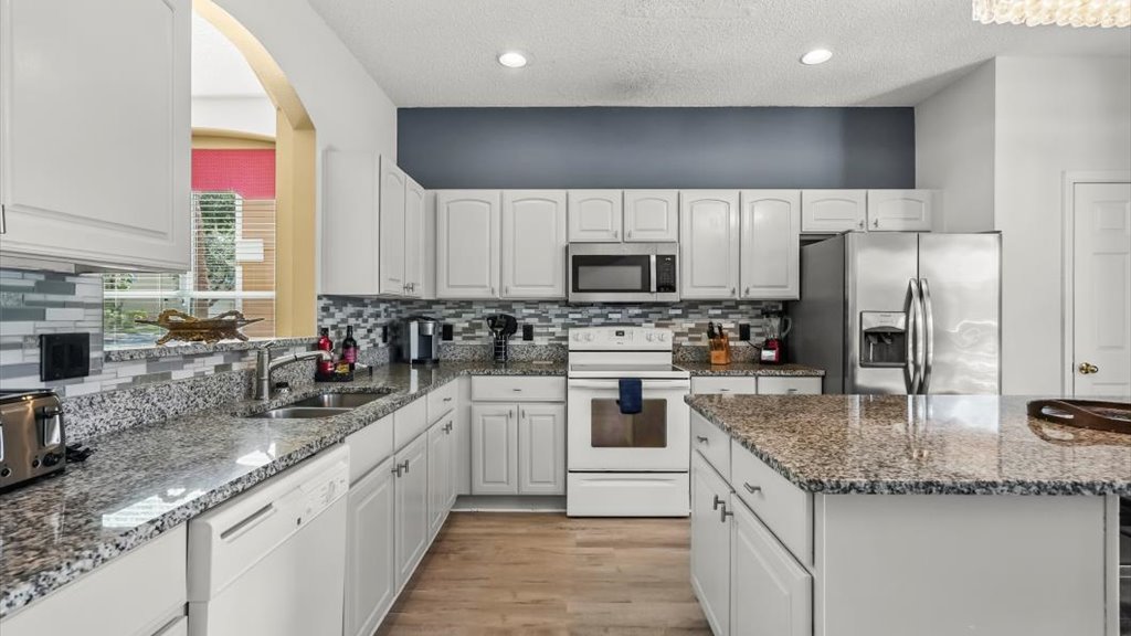 Kitchen with huge sit-in granite dining area