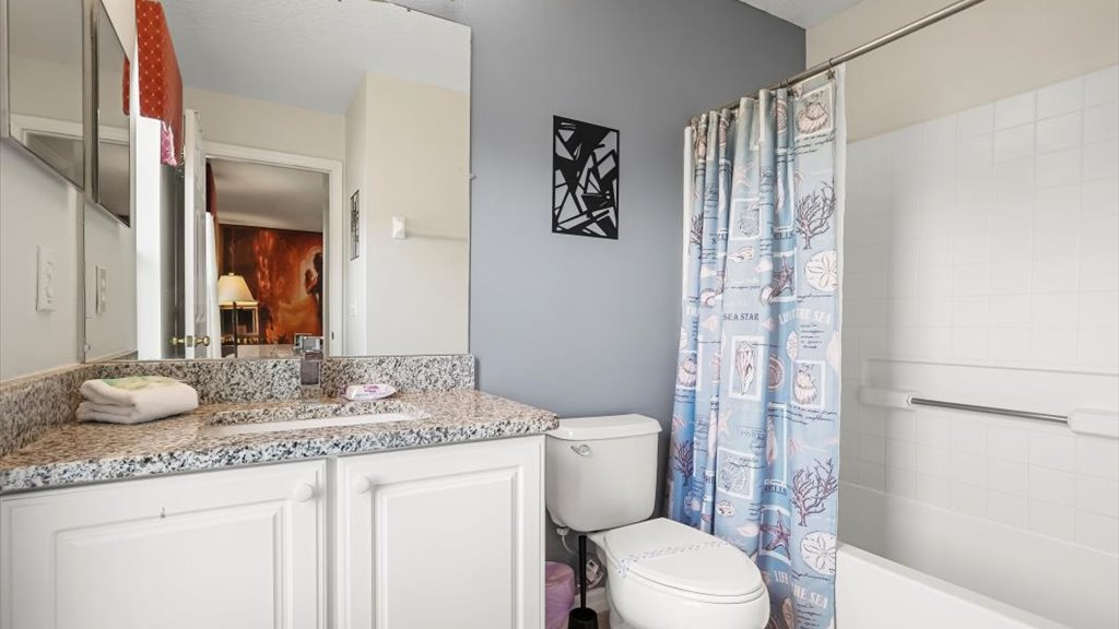 En-suite to the master bedroom #2