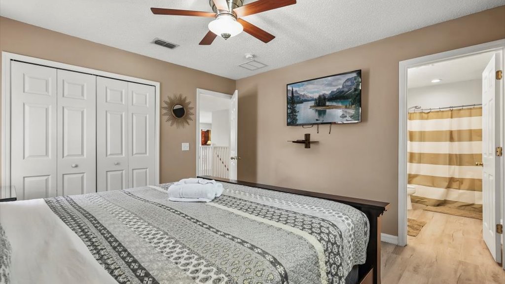 Master bedroom #5: Offers a 50" ROKU-SMART TV