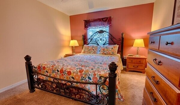 Second bedroom with queen bed