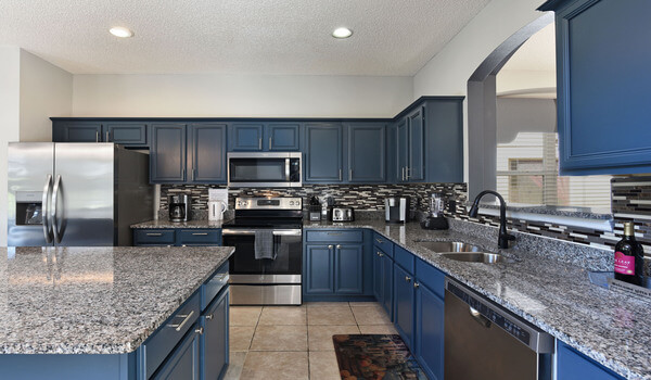 Full-size kitchen, updated with all granite