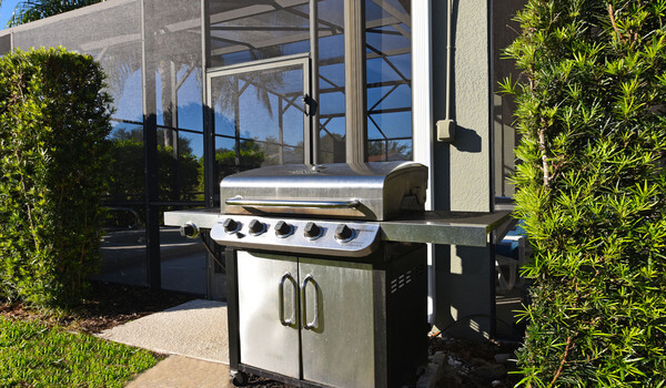 Full-size complementary BBQ grill included with the rental
